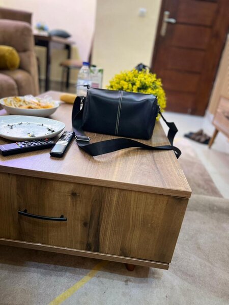 Sac à bandoulière noir en cuir pour homme