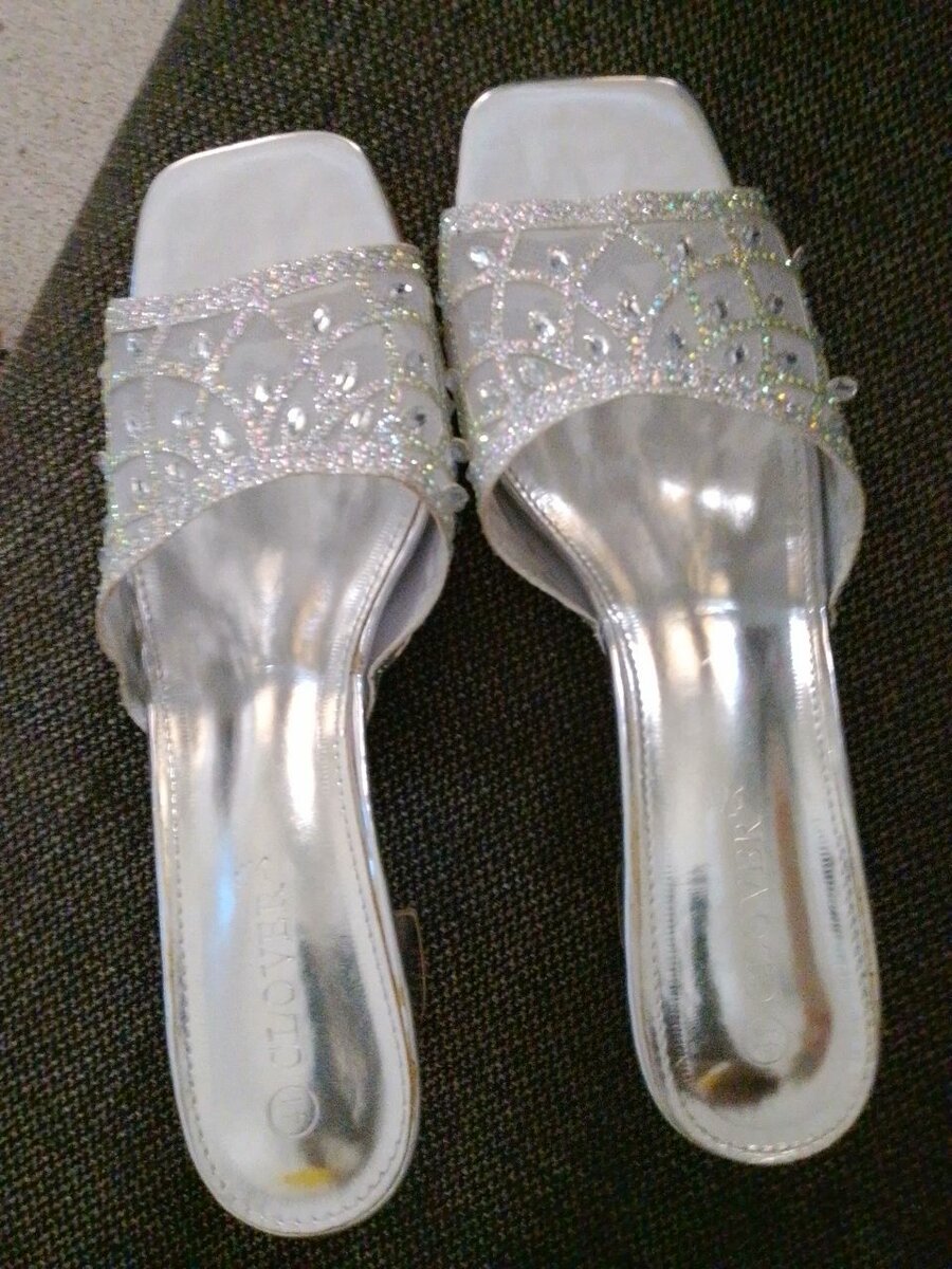 Sandales plates à strass