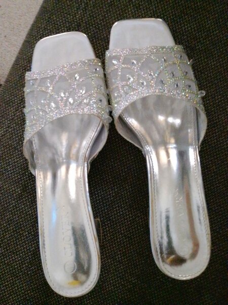 Sandales plates à strass