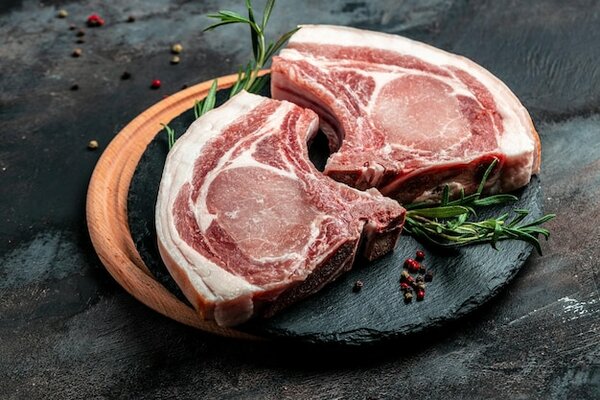 Entrecôte / côte de porc frais