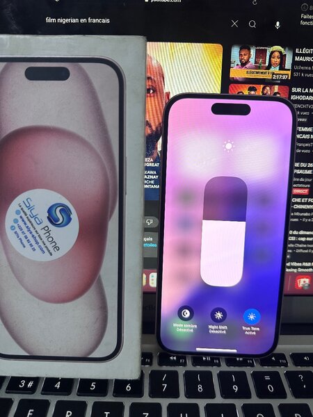 iPhone 15 128G très propre