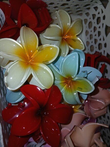 Barrette fleur élégante en résine