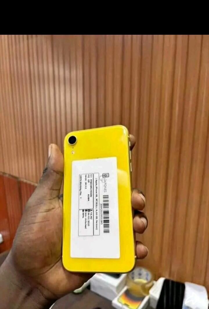 Smartphone couleur jaune