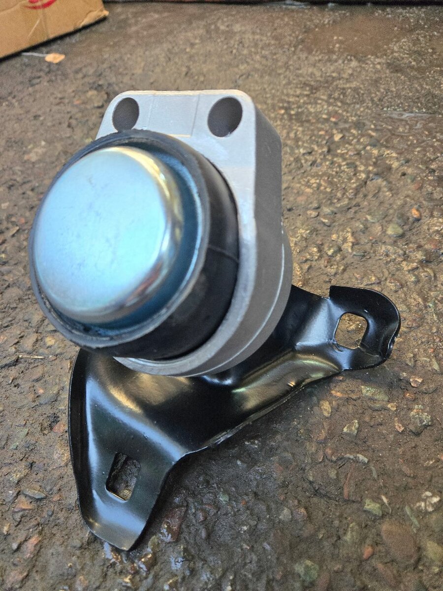 Подушка двигателя