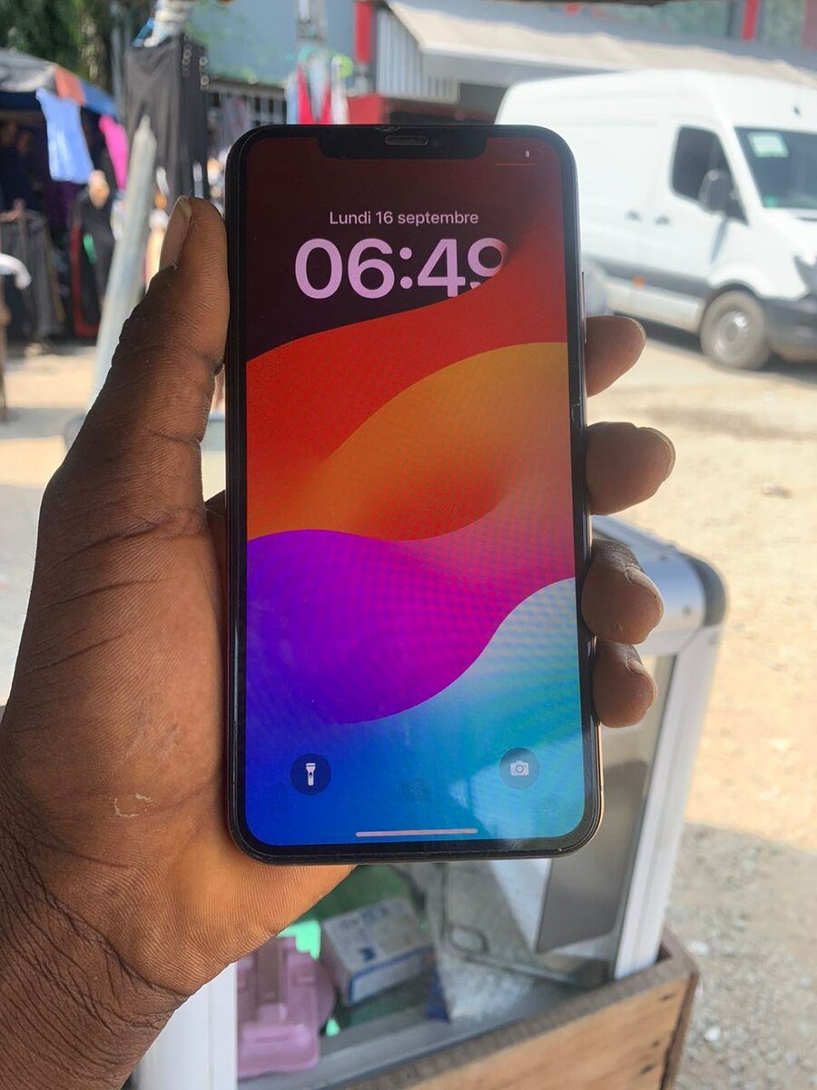 iPhone Xsmax 64G juste San Face ID 80.000