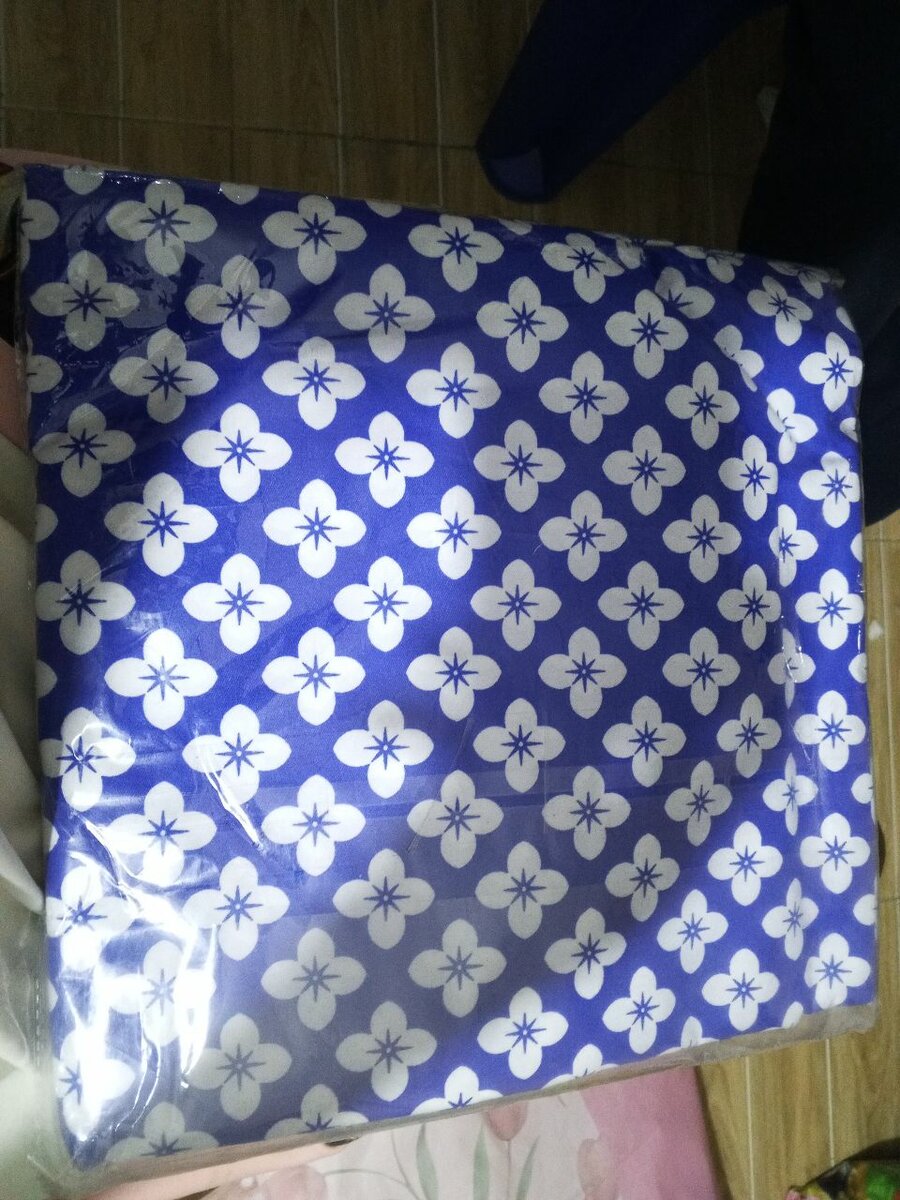 Nappe fleurie imperméable