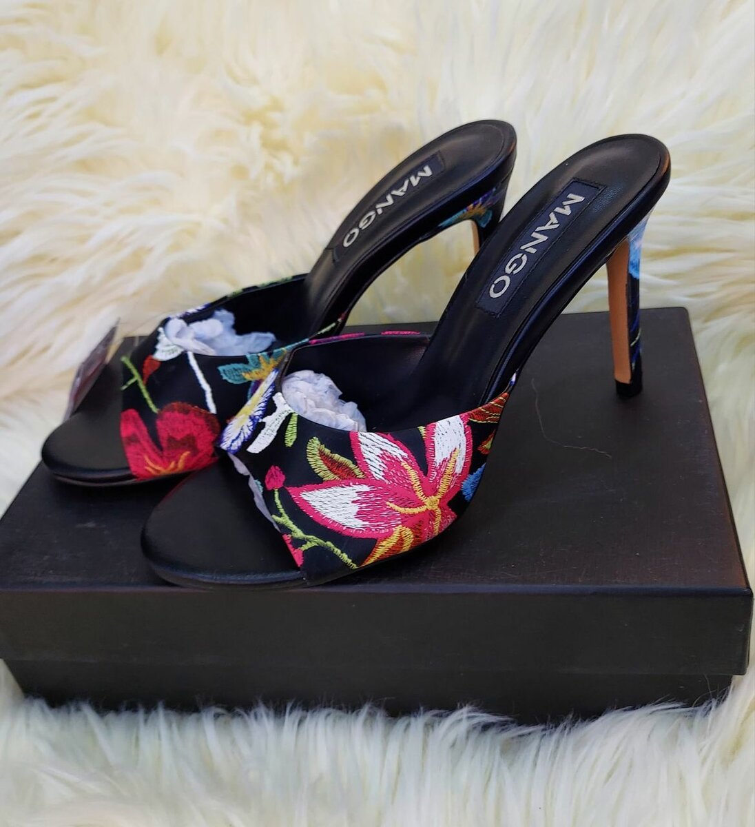 Sandales à talons fleuries femme