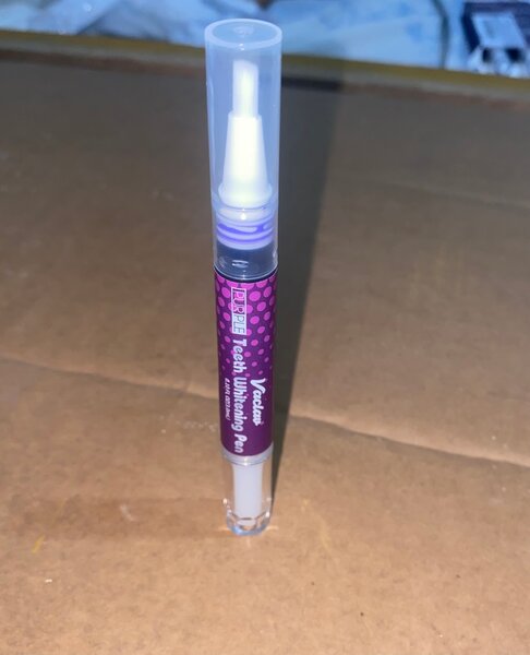 Stylo blanchissant dentaire
