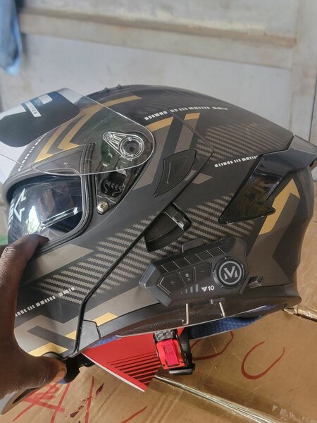 Casque auto avec visiére