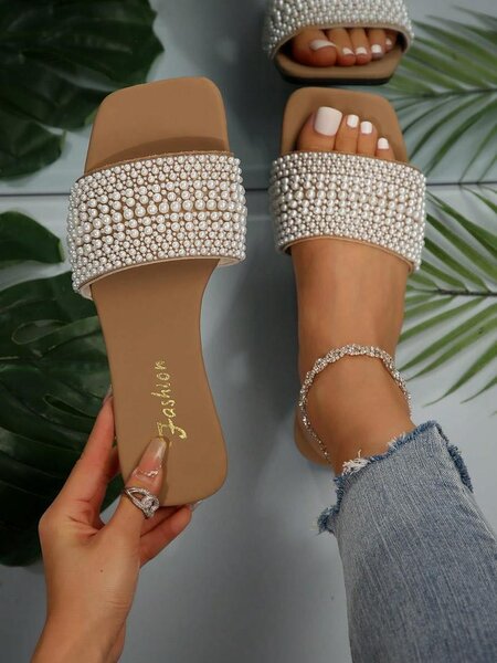 Sandales à talons décoratifs