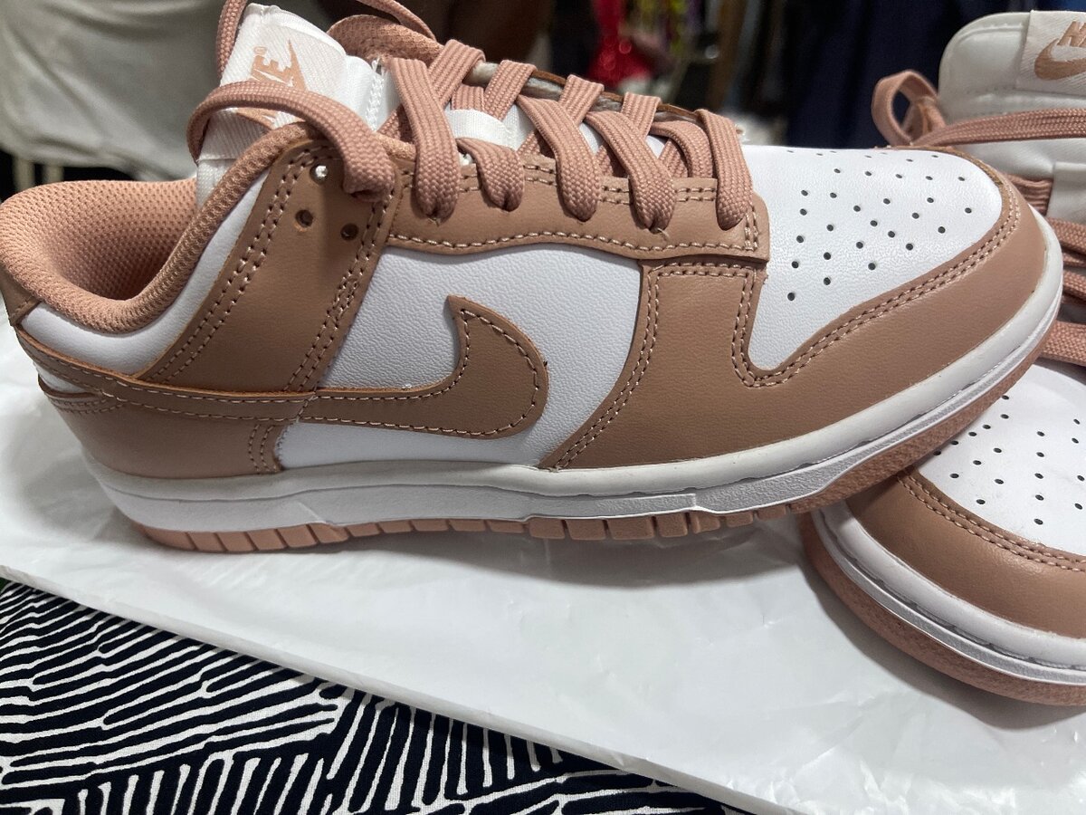 Nike low dunks. Original