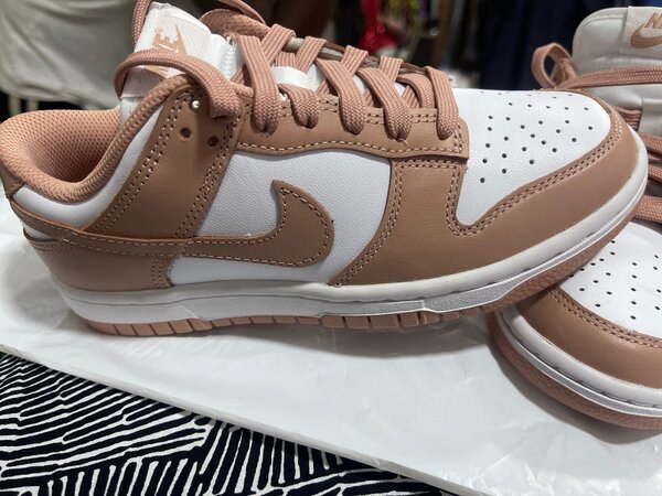 Nike low dunks. Original