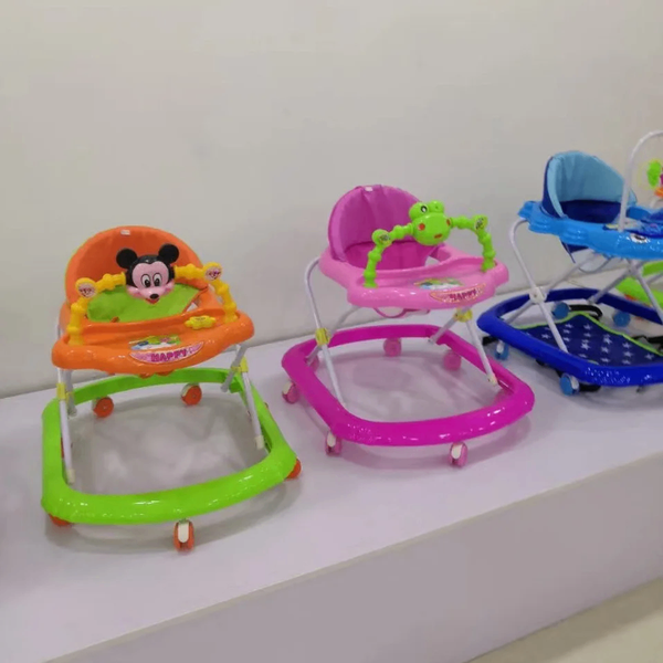 Trotteur bébé mignons