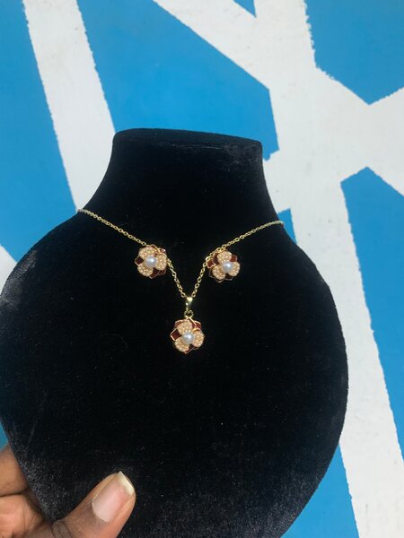 Collier élégant avec pendentifs