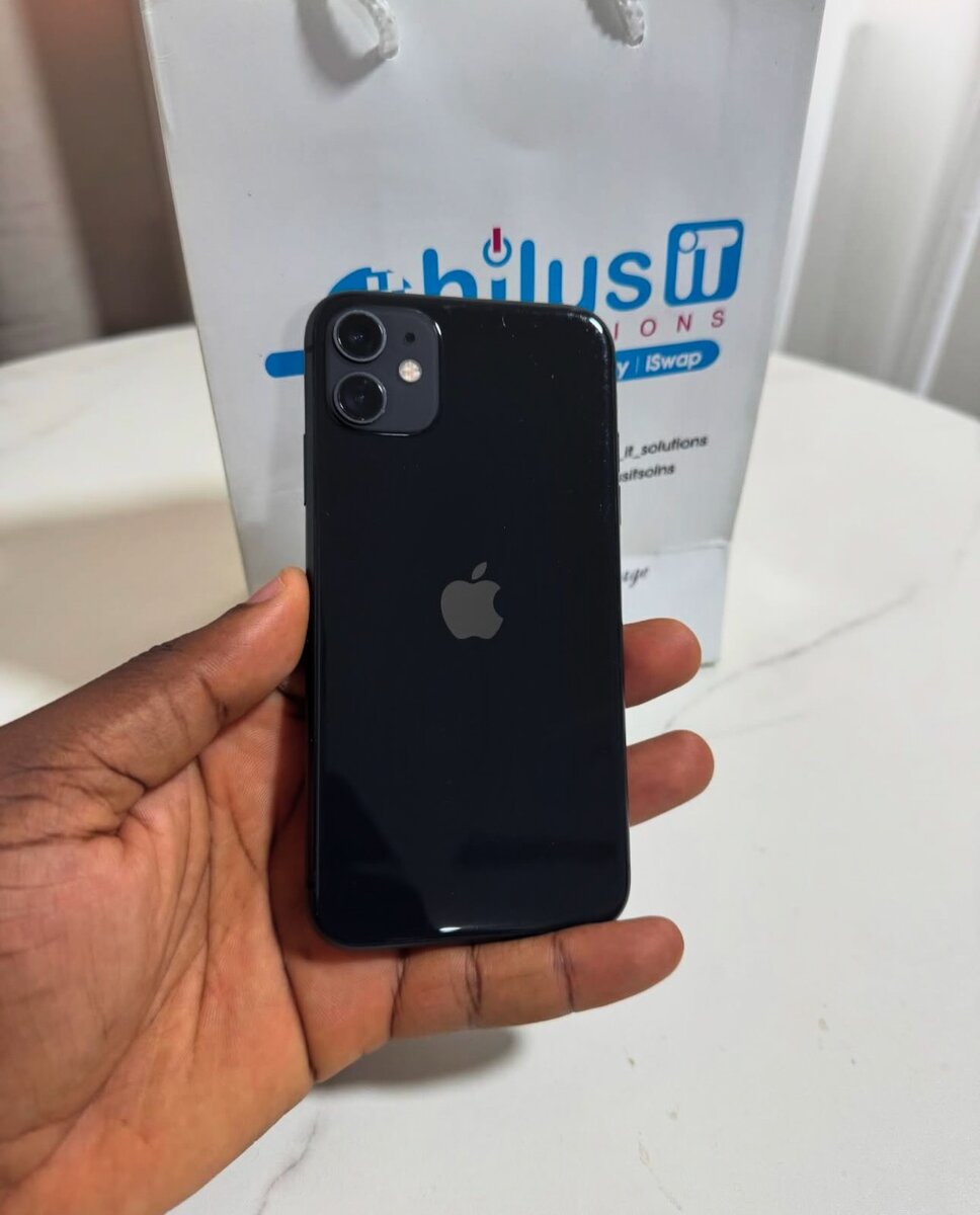 iPhone 11 Factory Unlocked Battery Health 82%