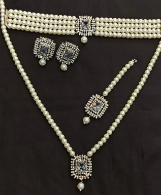 Beautiful Mala and chokar Pendant Formal Jewellery set