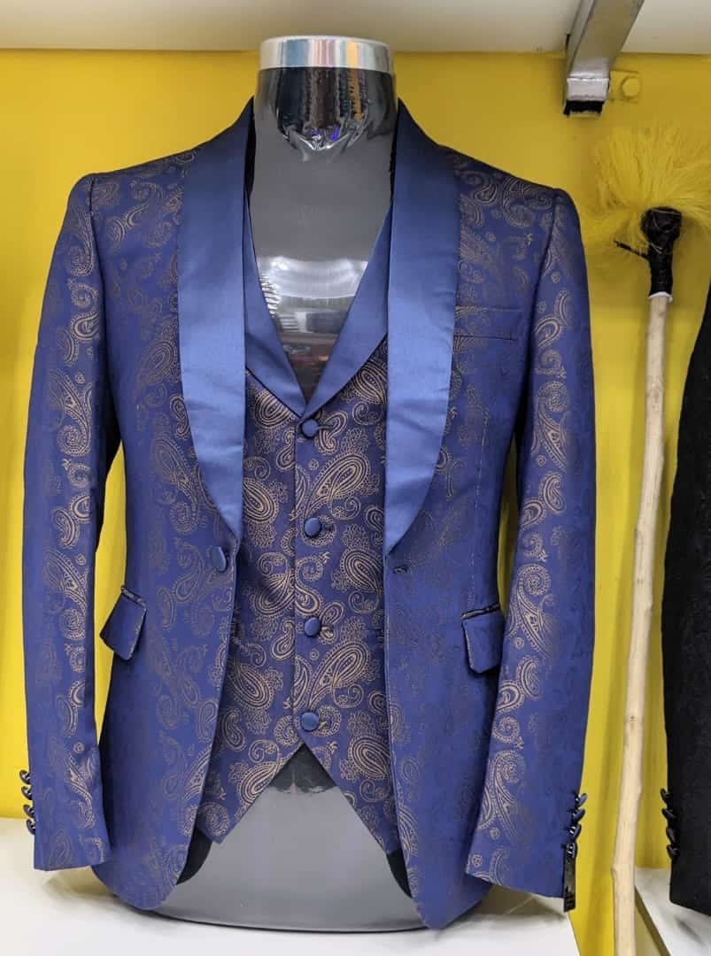 Suit bleu