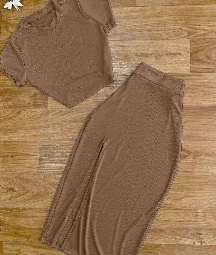 Ensemble T-shirt et Jupe