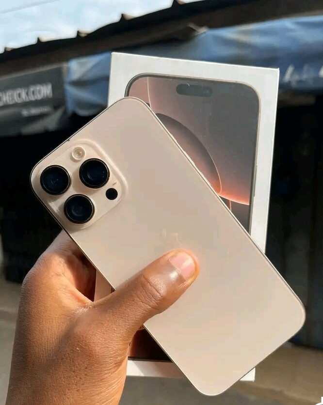 iPhone 15 pro (256 Go)