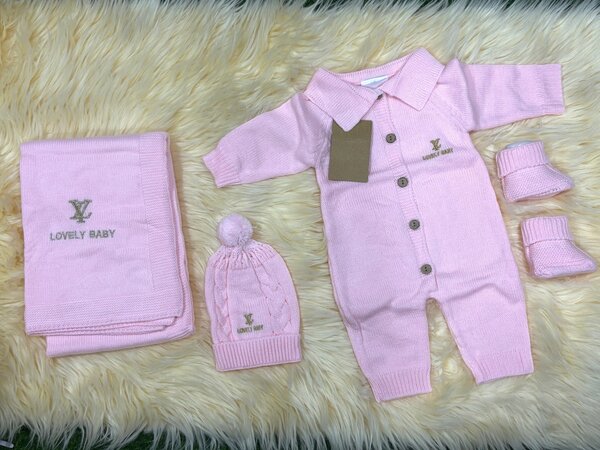 Ensemble bébé tricoté doux