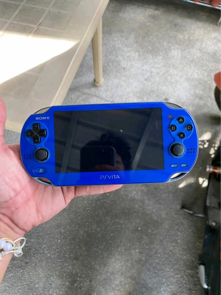 Console portable PS Vita bleue