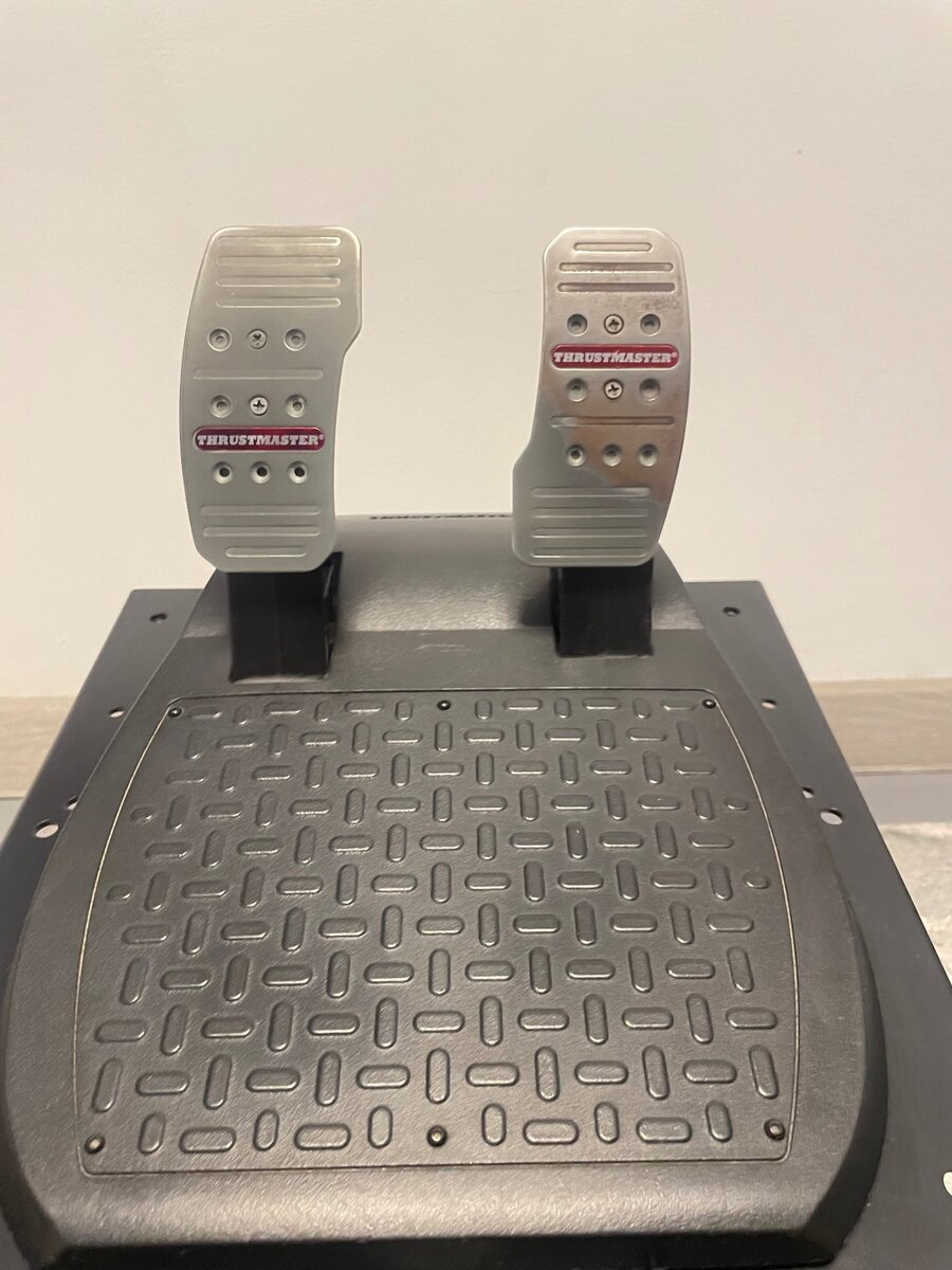 THRUMASTER T150 игровой руль для PC и PS