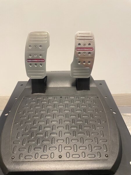 THRUMASTER T150 игровой руль для PC и PS