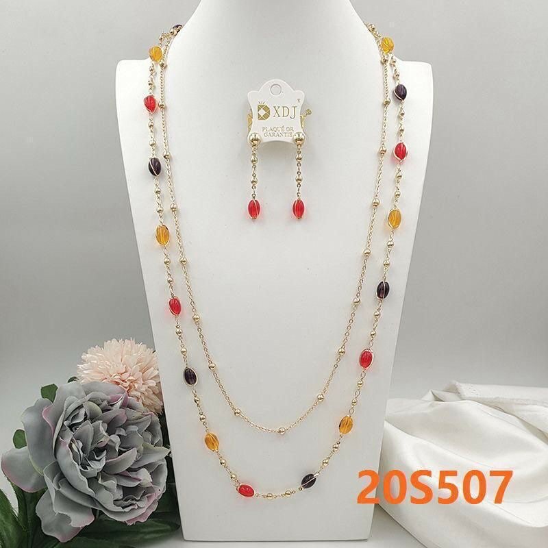 Collier élégant perles multicolores
