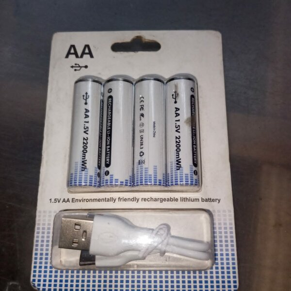 Piles rechargeables AA 1.5V USB