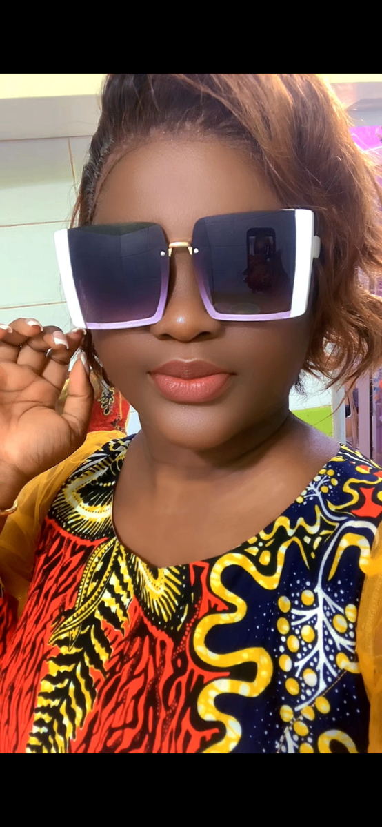 Lunettes de soleil carrées élégantes