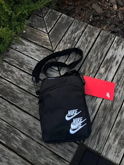 Nike victori one slides