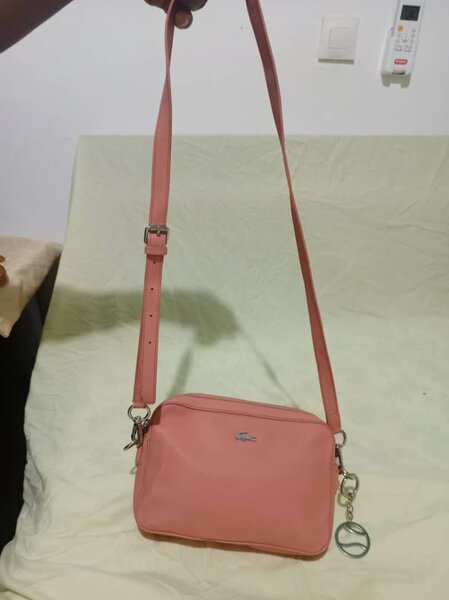 Sac bandoulière rose élégant