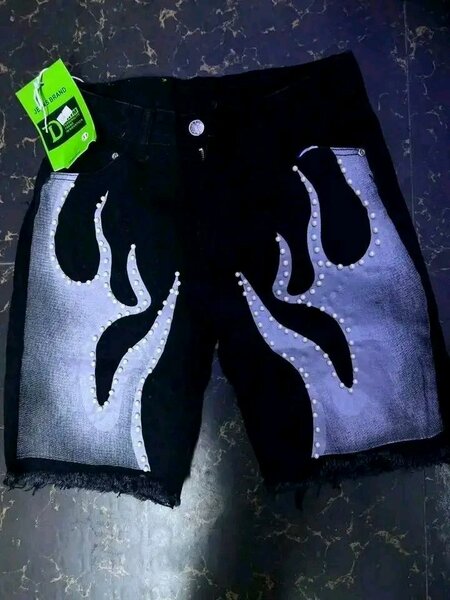 Jeans shorts femme motif flammes