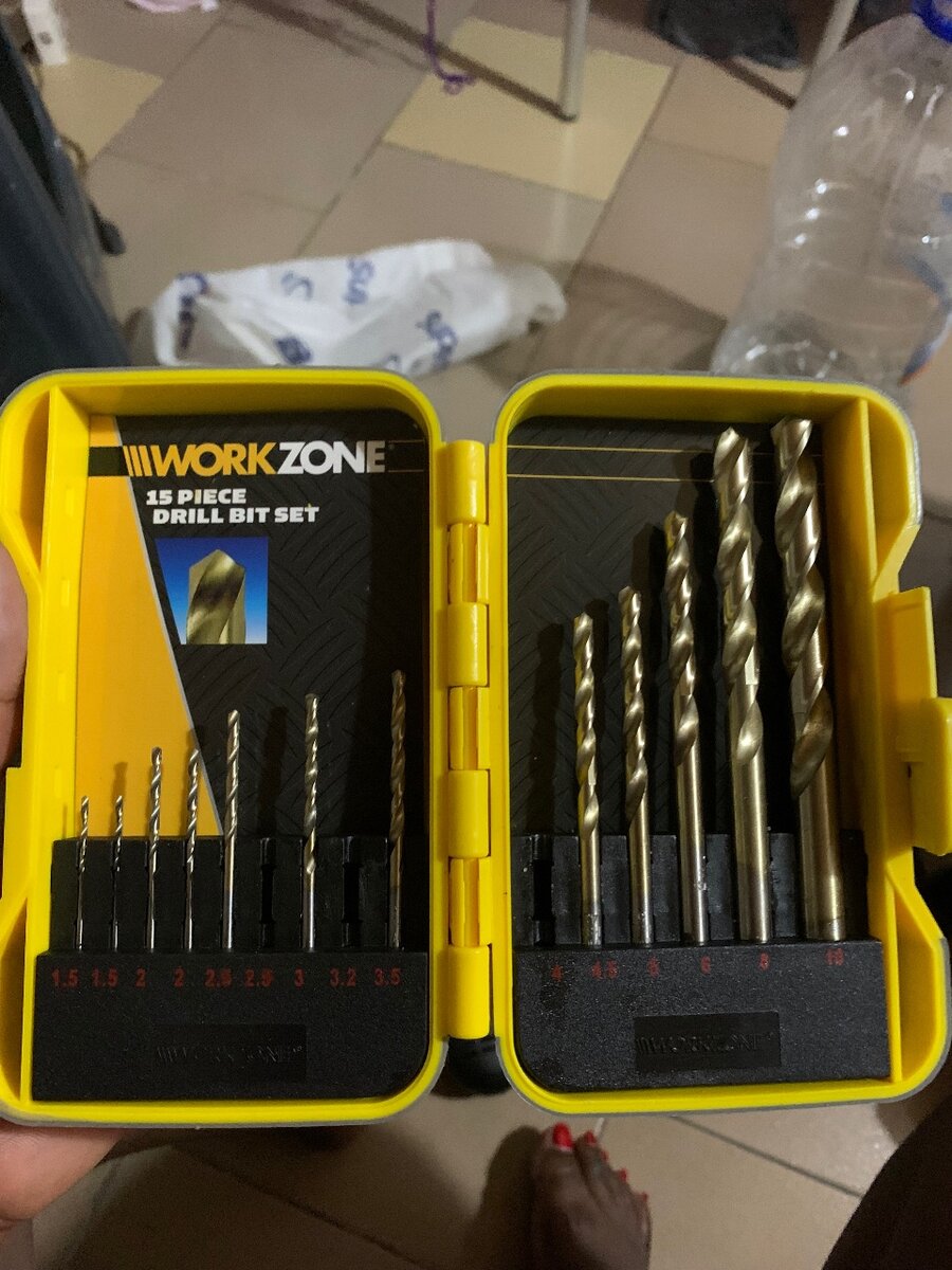 Perceuse sans fil 18V avec set de mèches