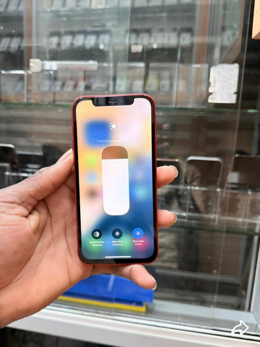 iPhone rouge 64 Go débloqué