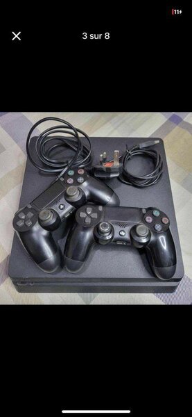 Console de Jeu avec Manettes