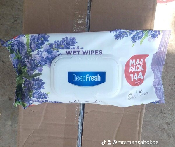 Deep fresh baby wipe