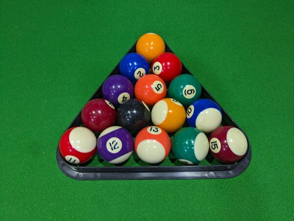 Cues (Pool balls)