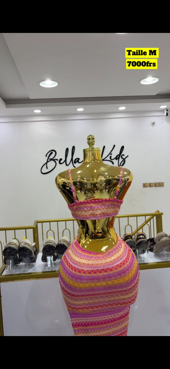 Robe d'été rayée colorée