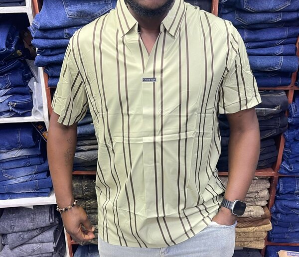Chemise pour homme rayée élégante