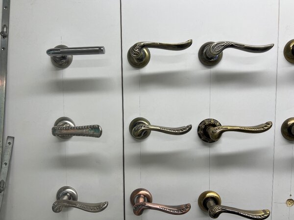 Дверные ручки