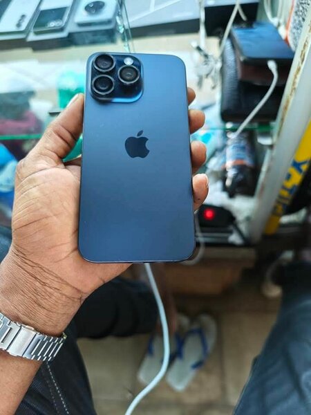 iPhone 15 Pro Bleu