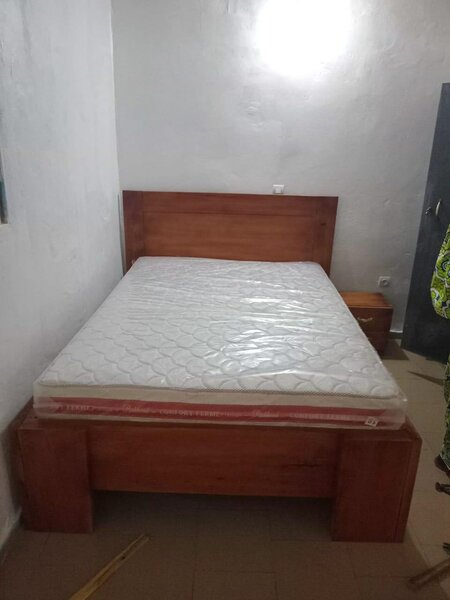 Ensemble Table et Chaises en Bois