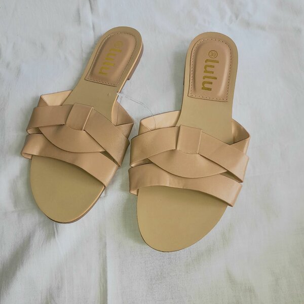 Ladies fashion slippers