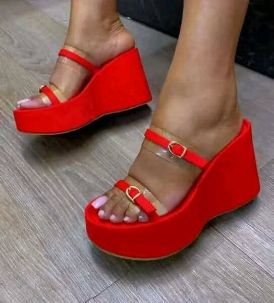 Sandales compensées rouges tendance