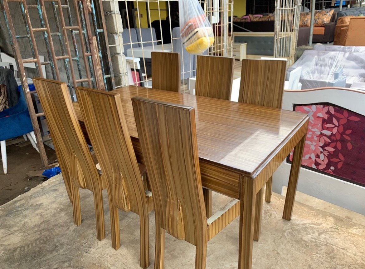 Table à manger moderne