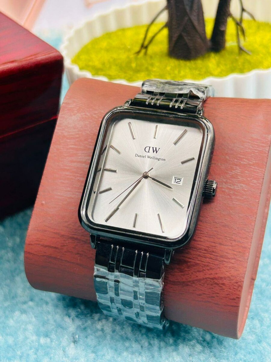 UNE MONTRE DANIEL ORIGINALE