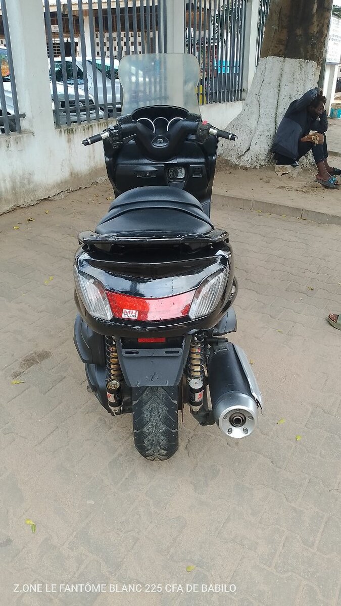Moto scooter disponible