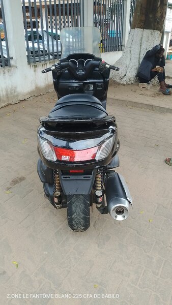 Moto scooter disponible
