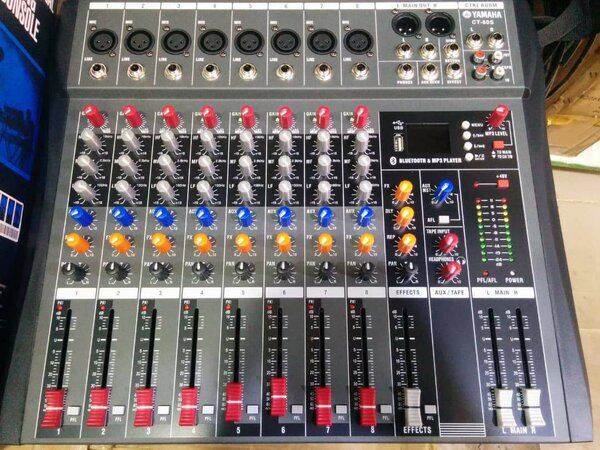 Table de mixage audio Yamaha